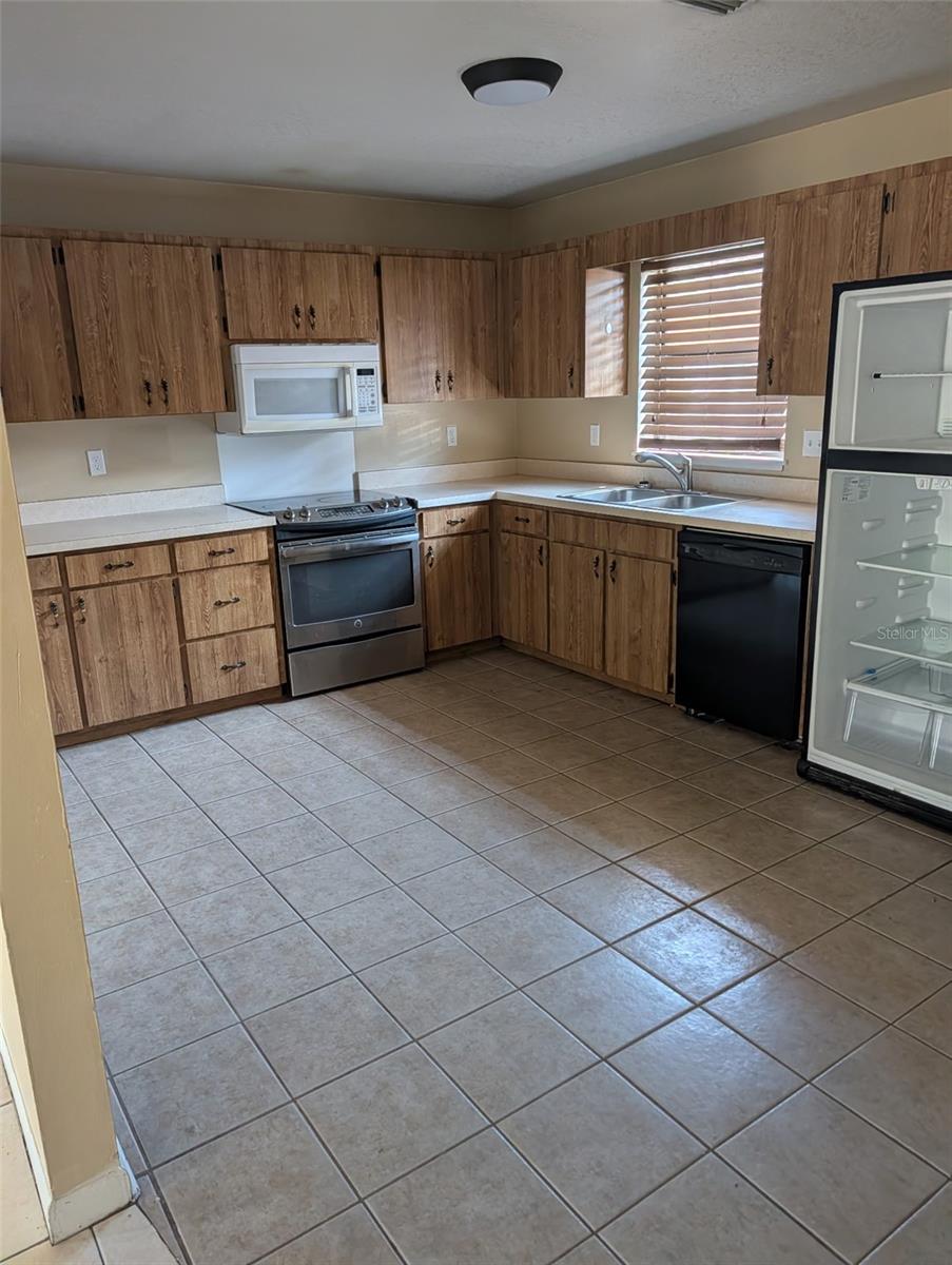 814 N SAINT CLAIR ABRAMS AVE, TAVARES, FL — photo 5