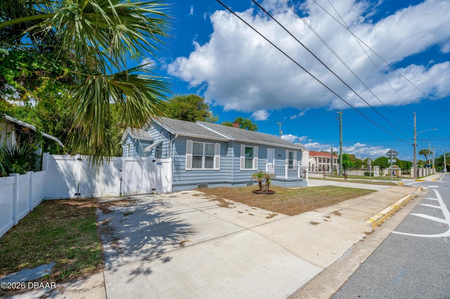243 N PENINSULA DR, DAYTONA BEACH, FL — photo 2