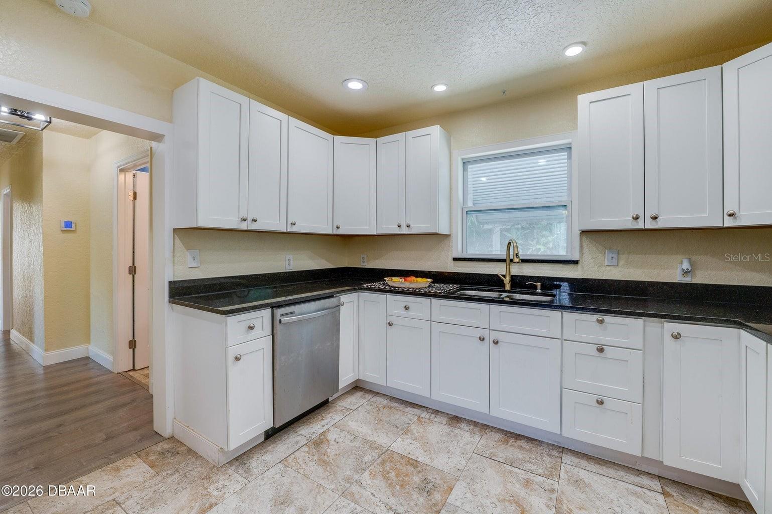 243 N PENINSULA DR, DAYTONA BEACH, FL — photo 9