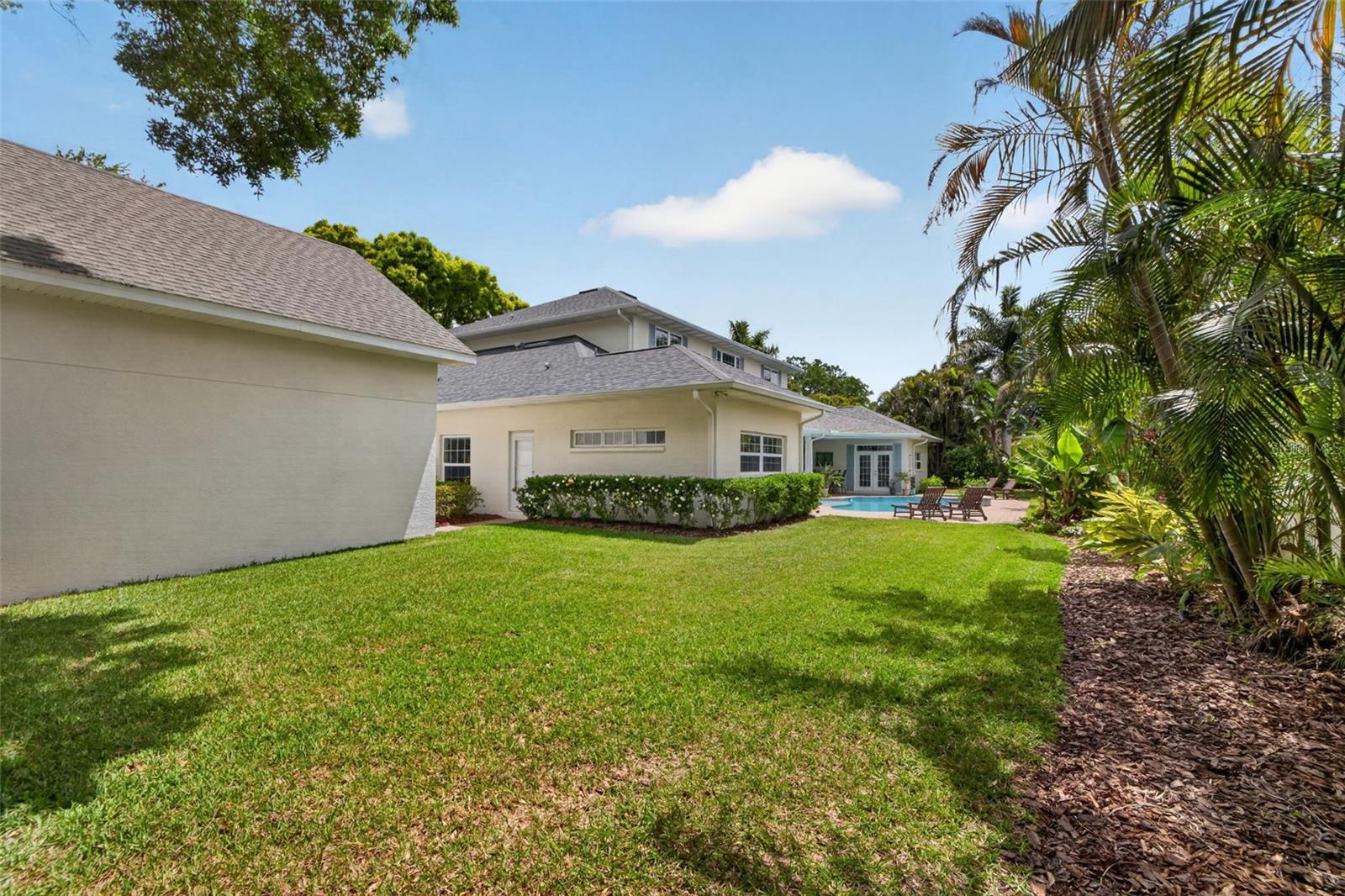 445 PARK AVE, BELLEAIR, FL — photo 39