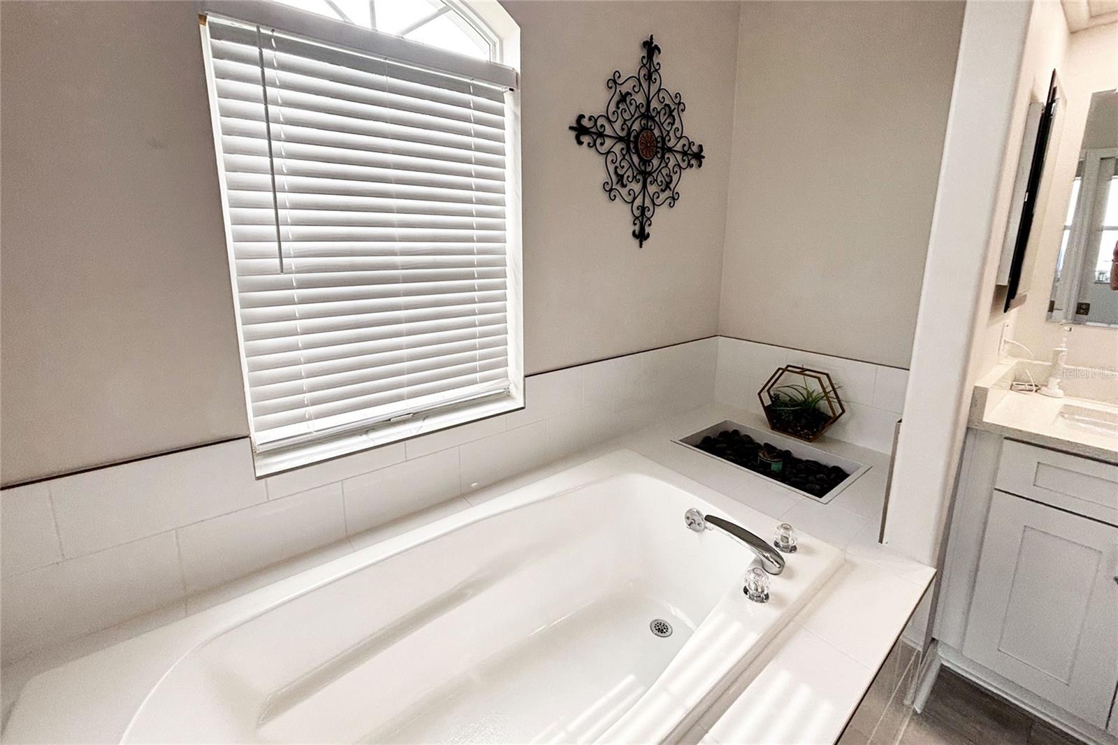 9182 TARLETON CIR, WEEKI WACHEE, FL — photo 12