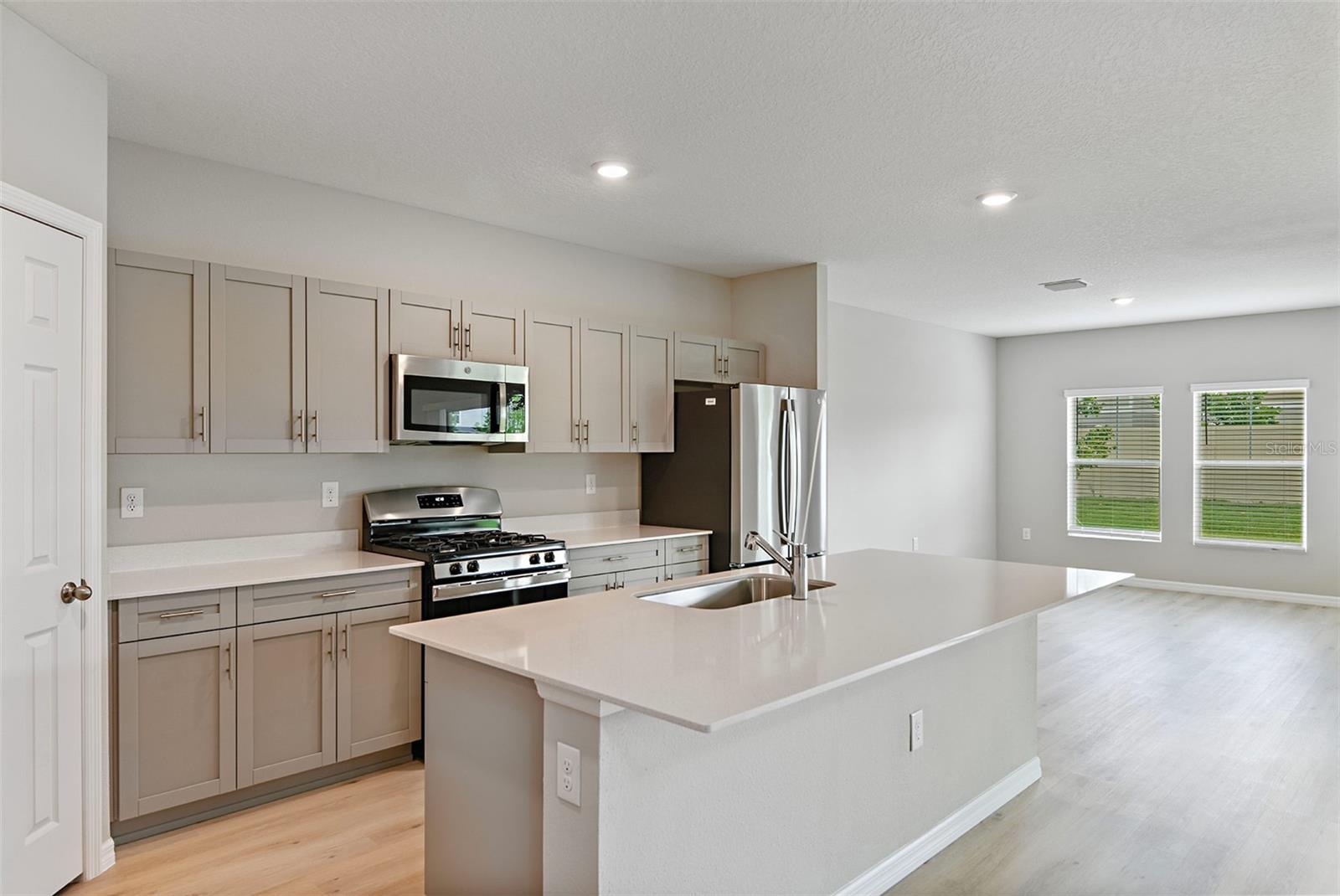 34993 ARBOR RETREAT DR, DADE CITY, FL — photo 2