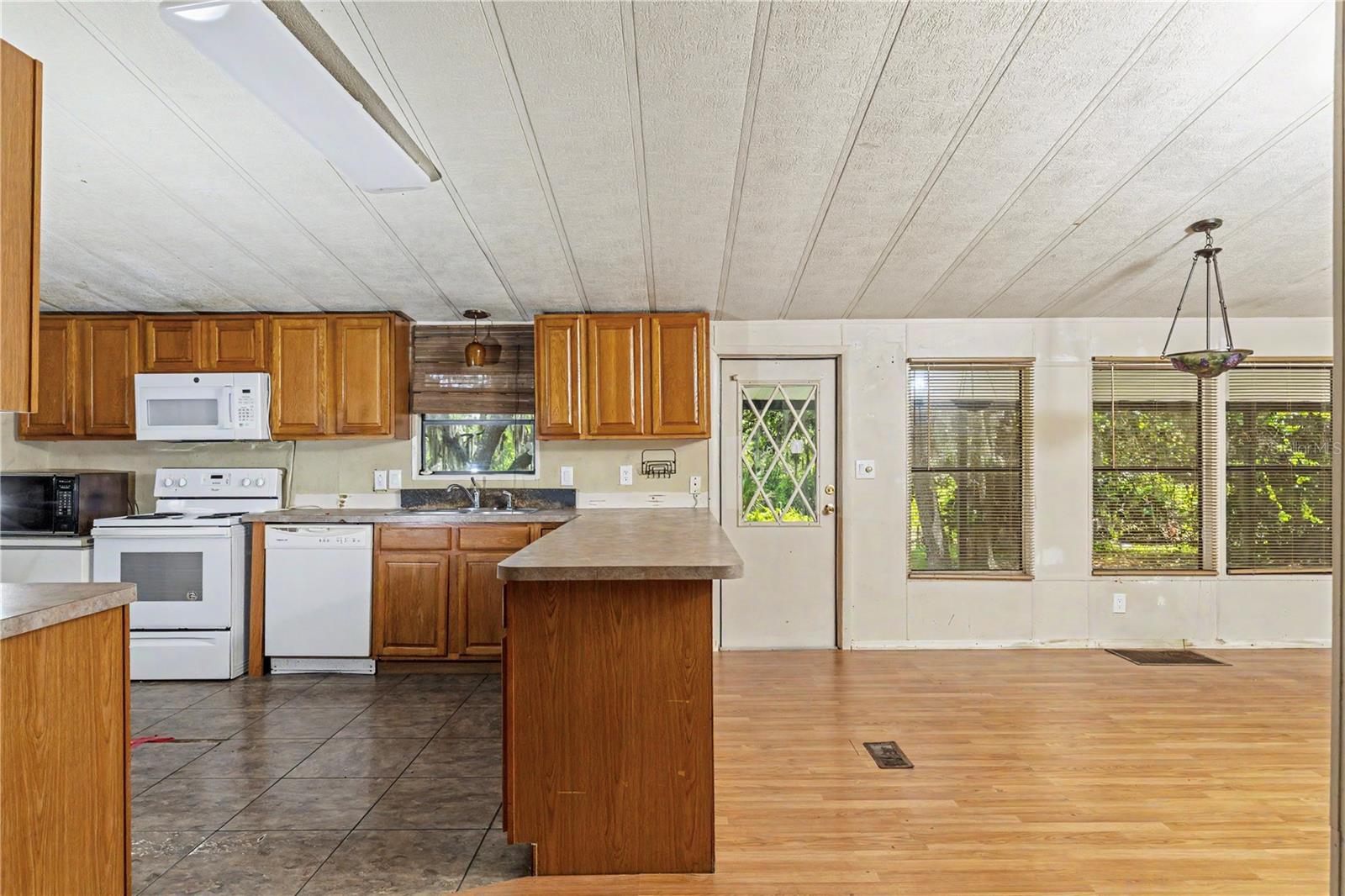 18007 SE 90TH ST, OCKLAWAHA, FL — photo 12