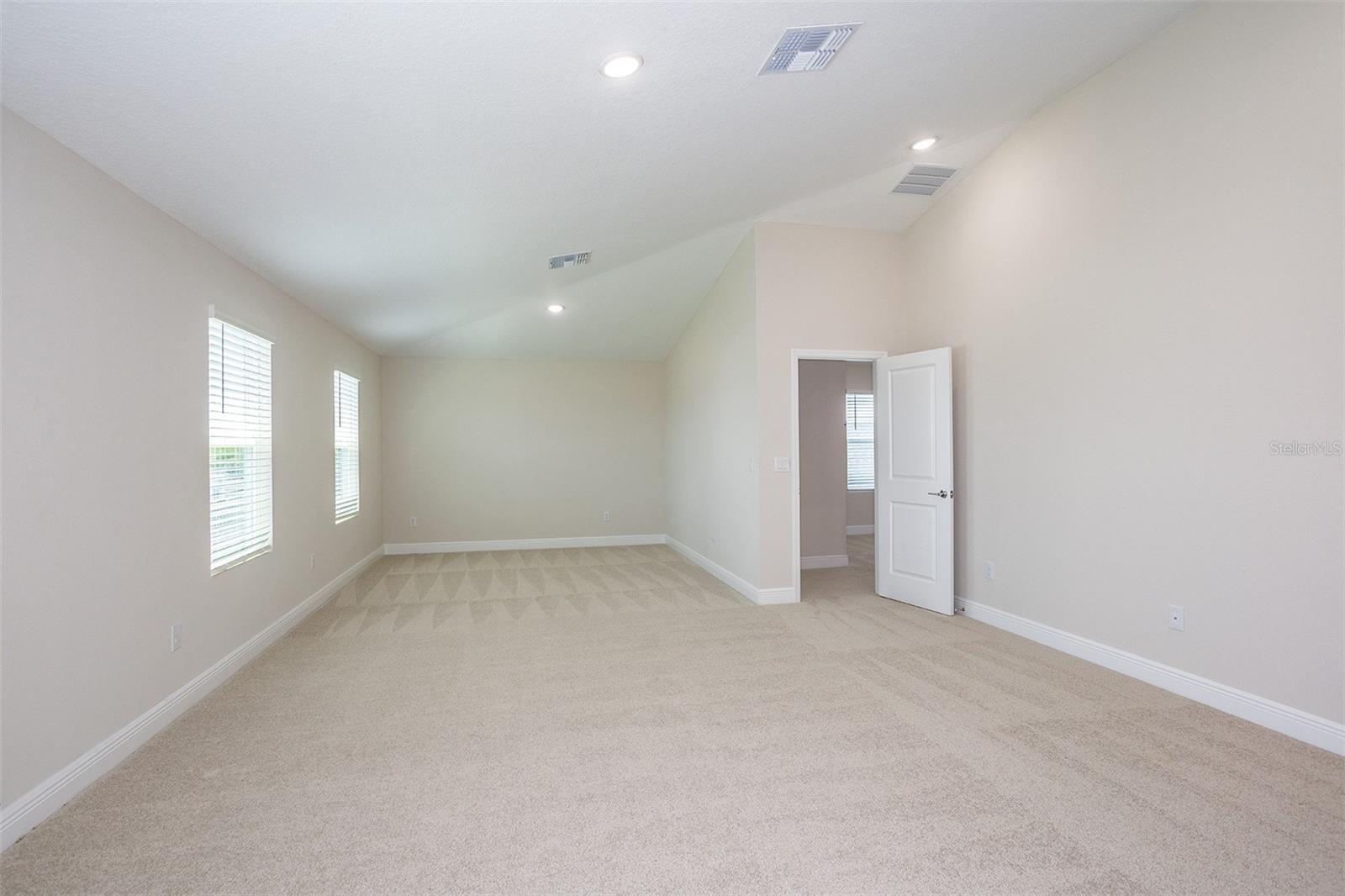9886 ANNUNCIATION DR, WESLEY CHAPEL, FL — photo 4