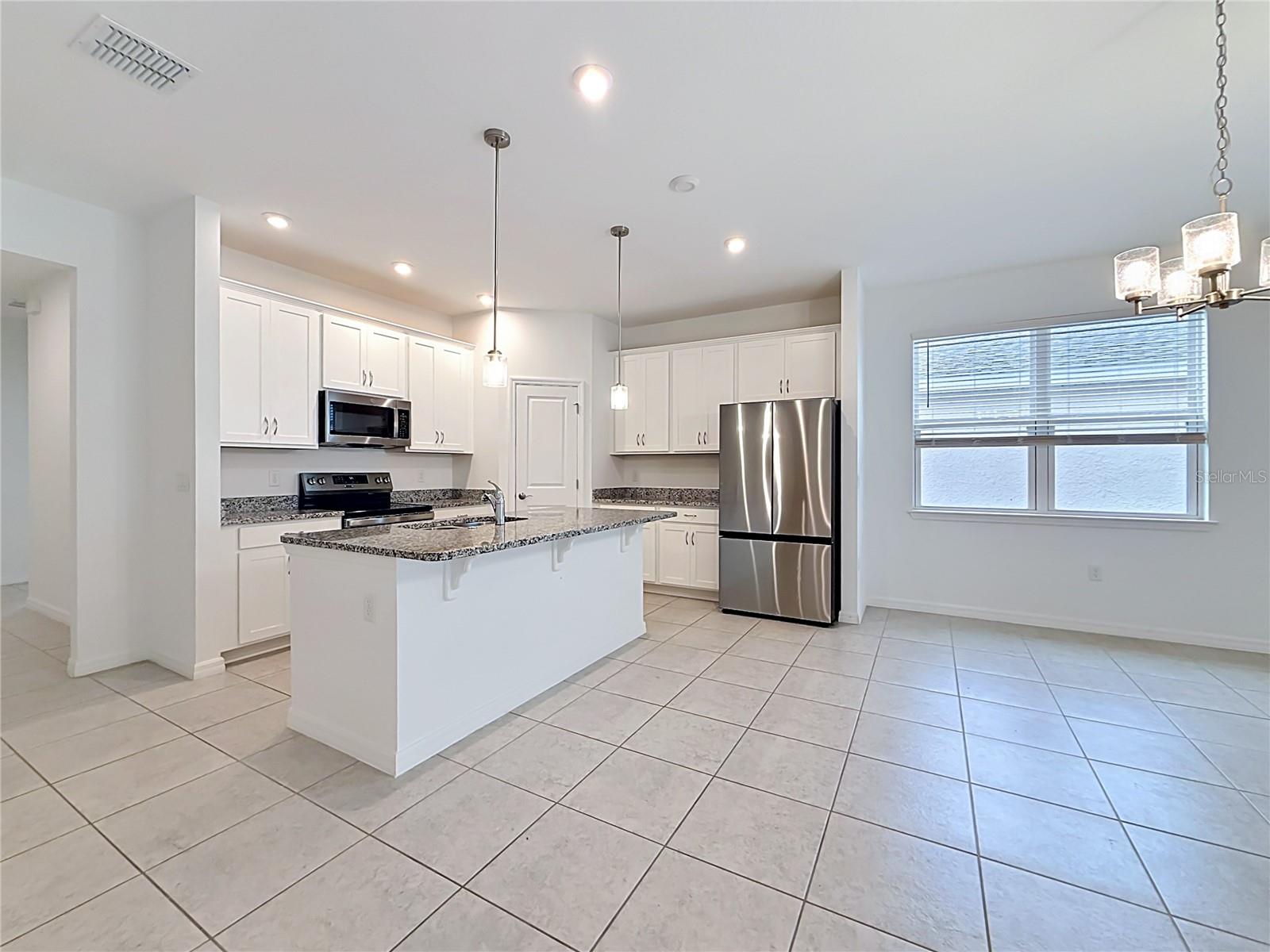 418 QUAYSIDE AVE, MASCOTTE, FL — photo 10