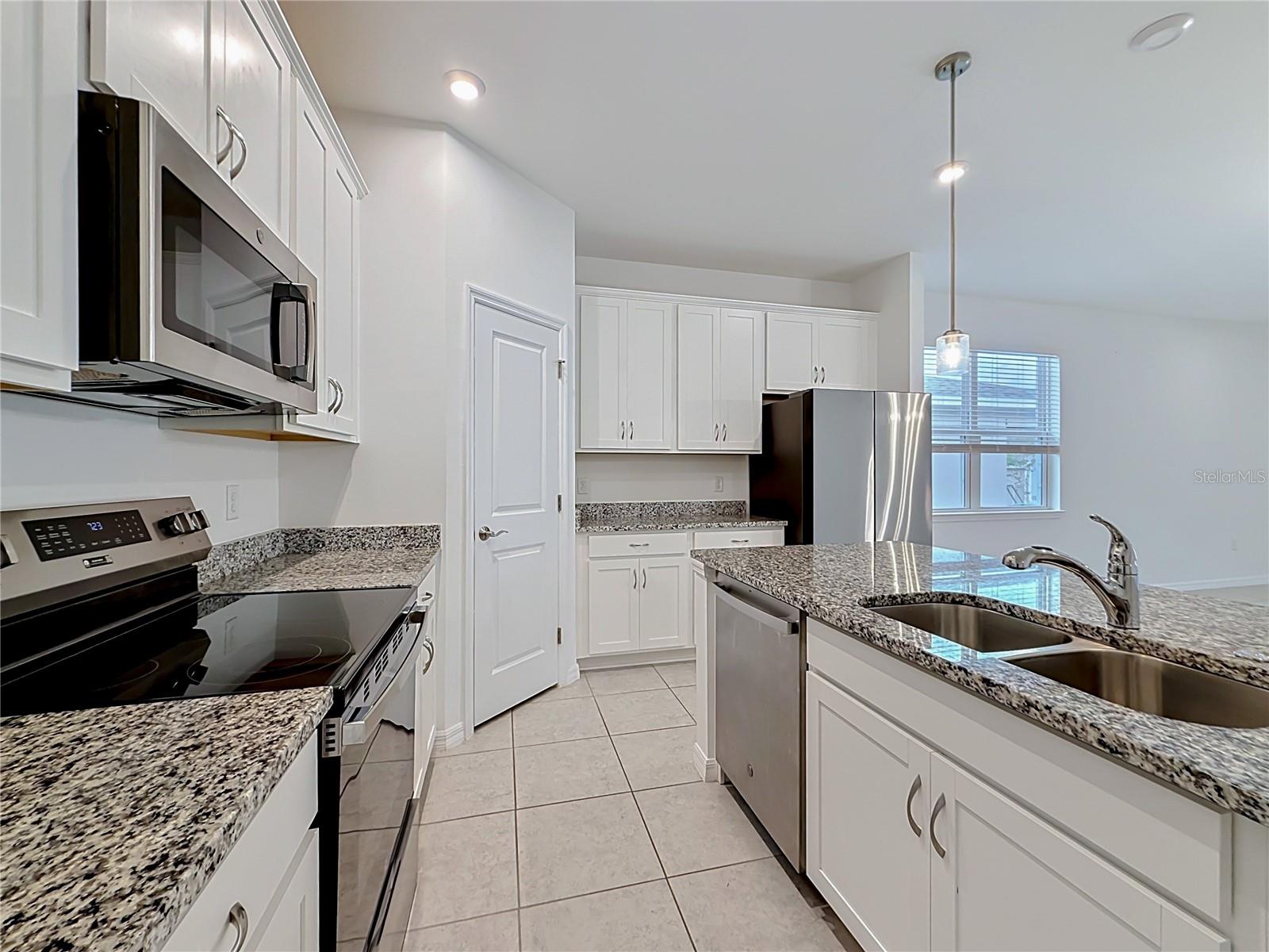 418 QUAYSIDE AVE, MASCOTTE, FL — photo 12