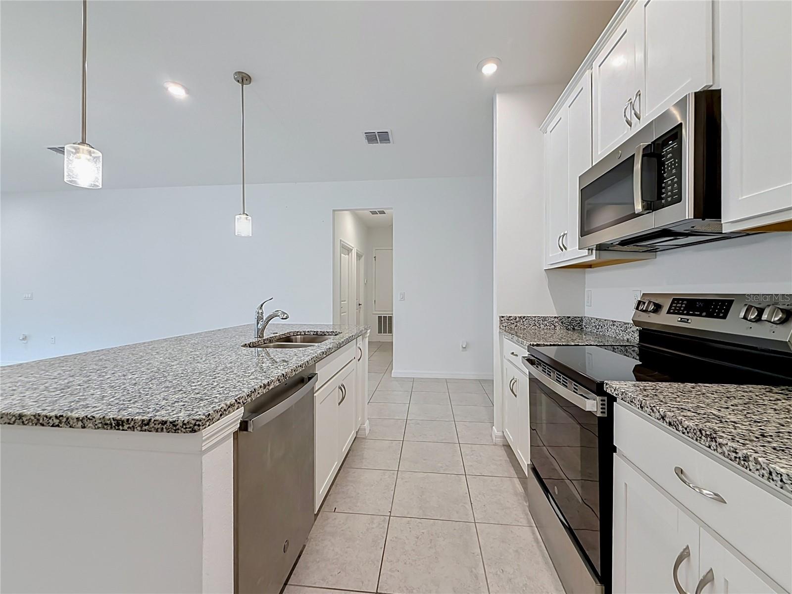 418 QUAYSIDE AVE, MASCOTTE, FL — photo 17