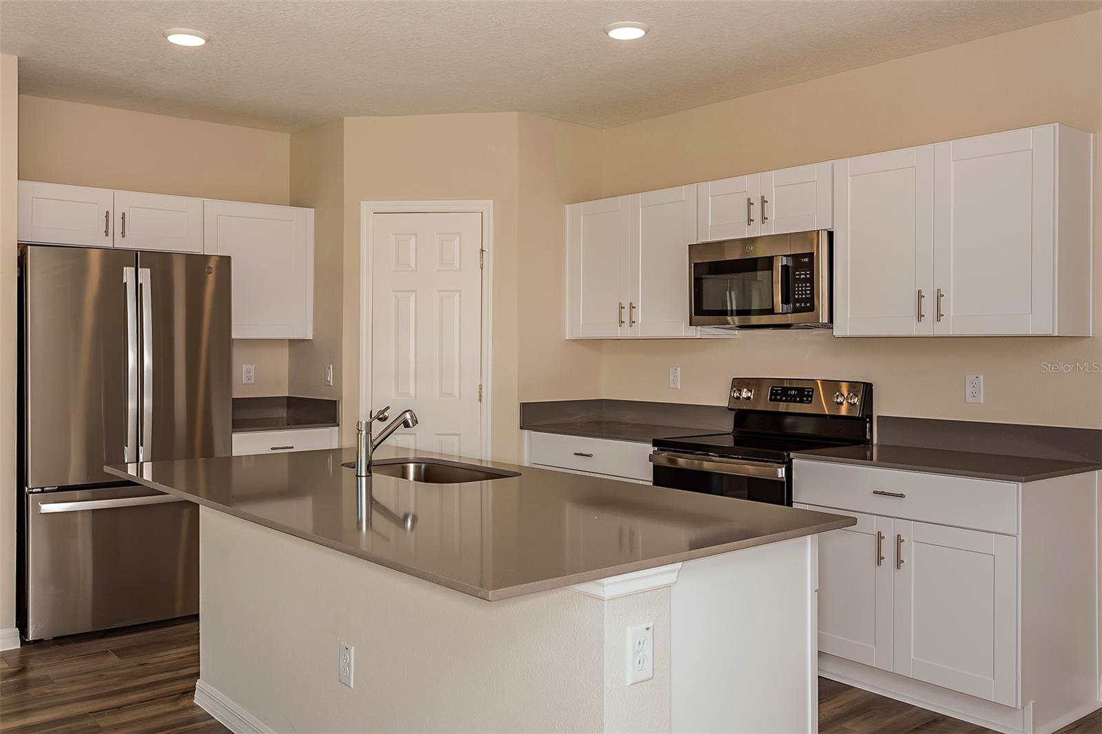 36621 SAGEMOOR DR, ZEPHYRHILLS, FL — photo 2