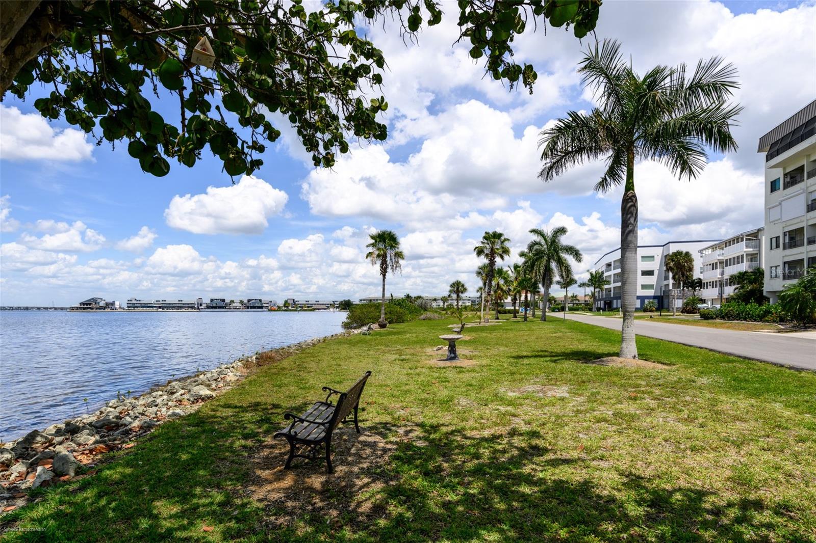 1477 PARK BEACH CIR #33, PUNTA GORDA, FL — photo 2