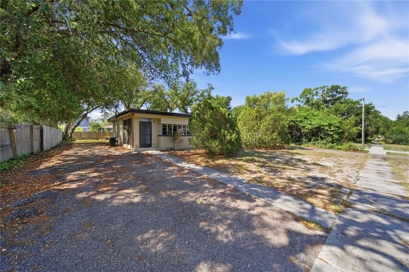 831 GRAND CENTRAL ST, CLEARWATER, FL — photo 11
