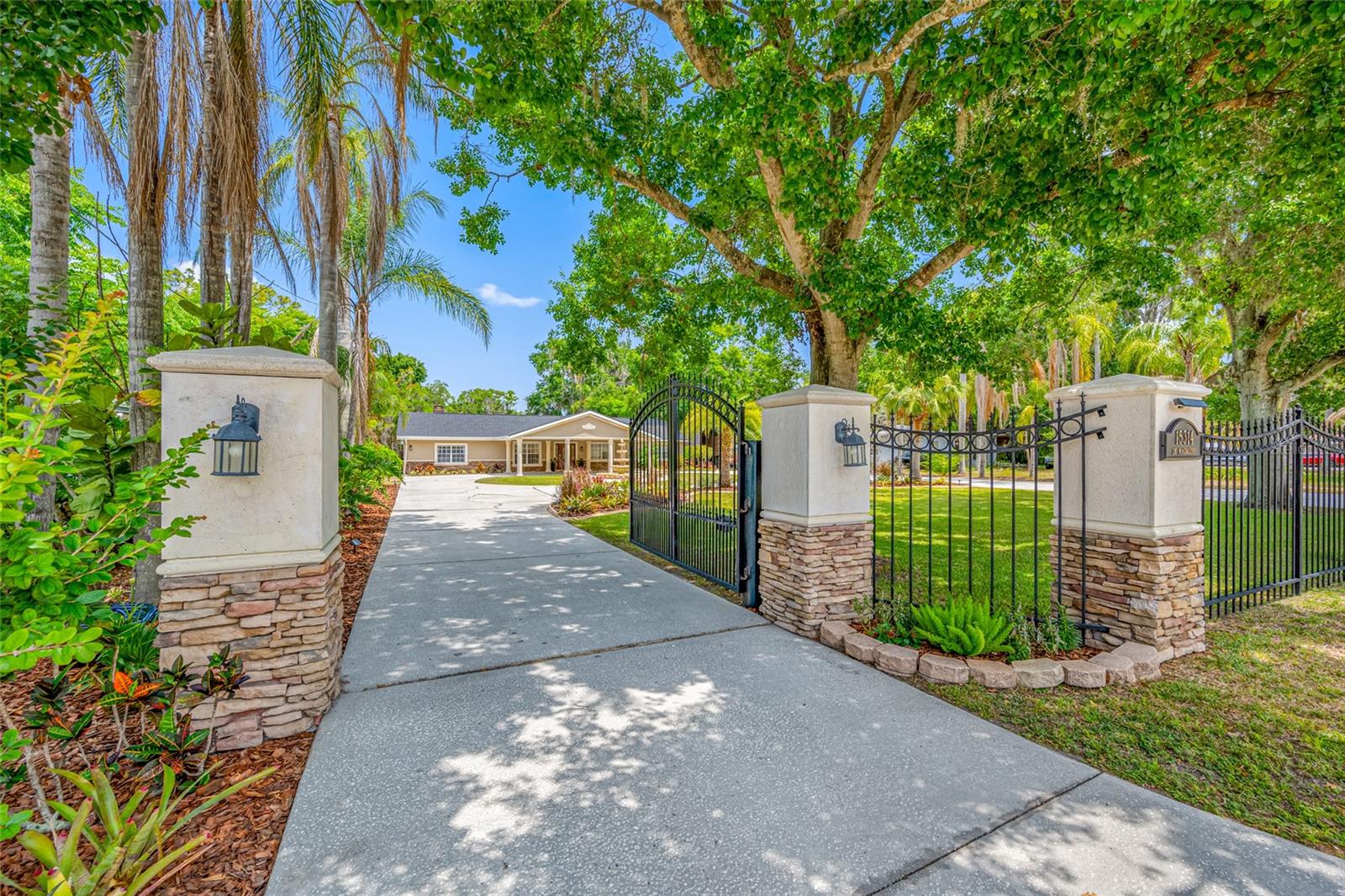 15314 LAKE MAGDALENE BLVD, TAMPA, FL