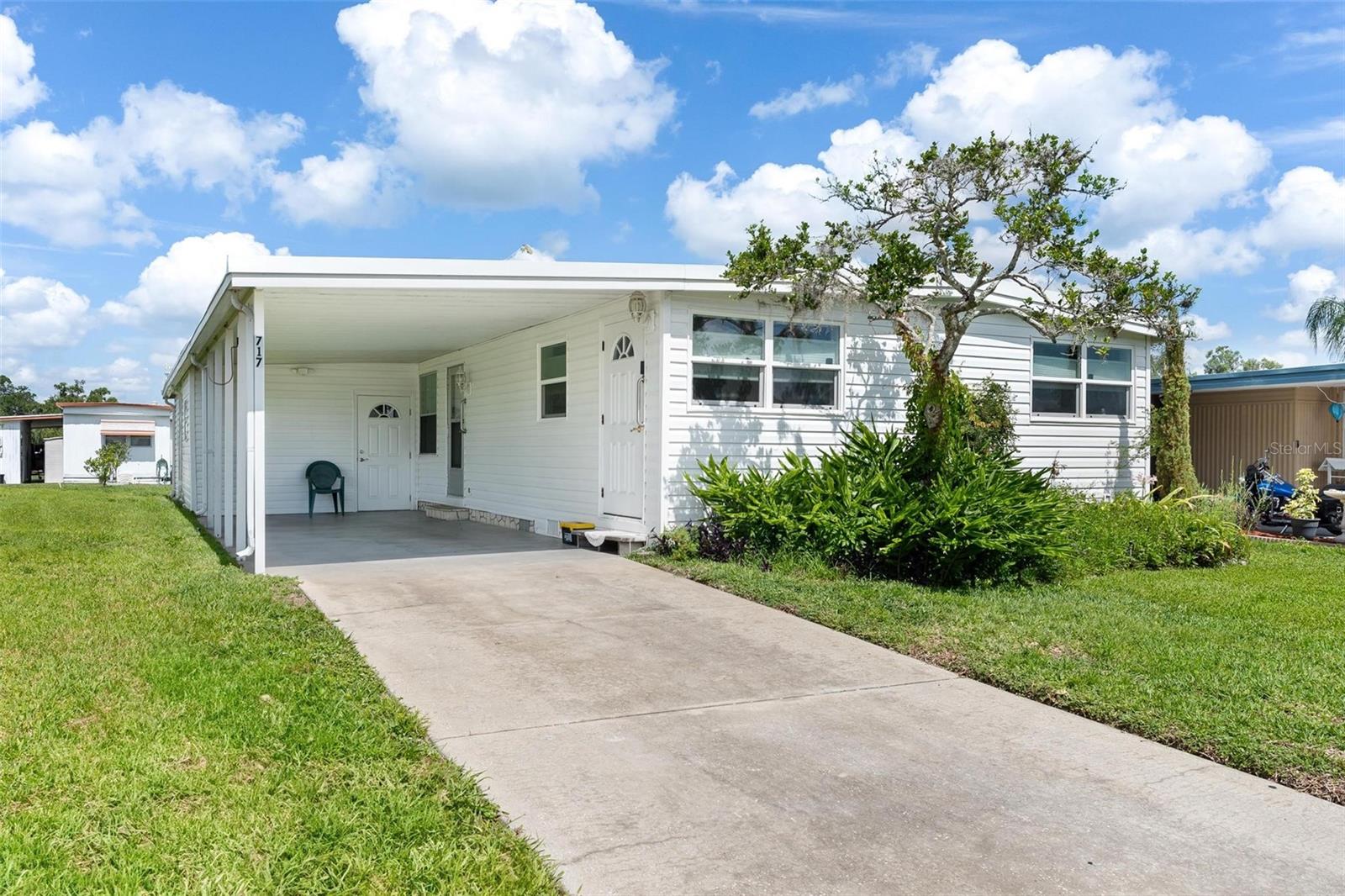 717 W COACH N FOUR DR, LEESBURG, FL