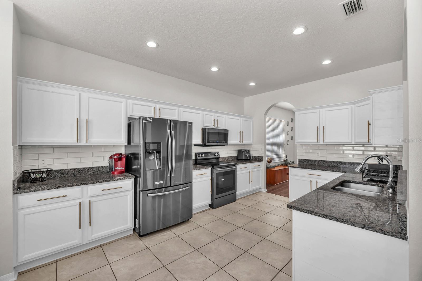 9625 BATON ROUGE LN, LAND O LAKES, FL — photo 2