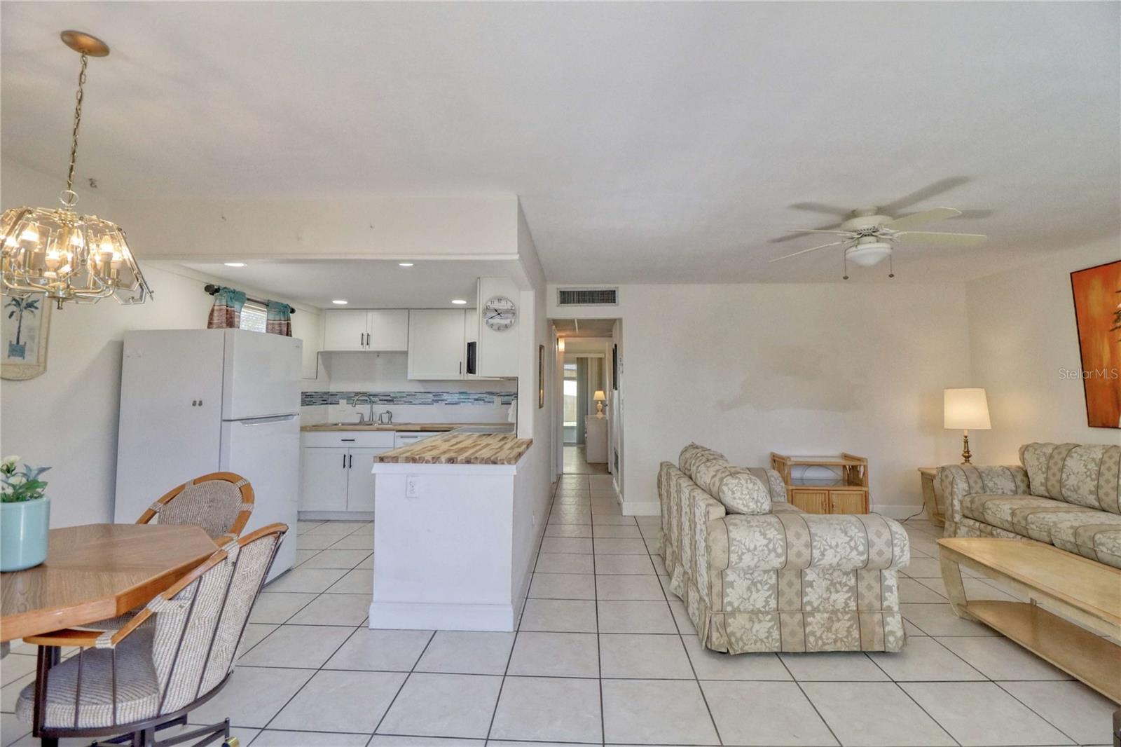 101 CAMBRIDGE TRL #196, SUN CITY CENTER, FL — photo 2