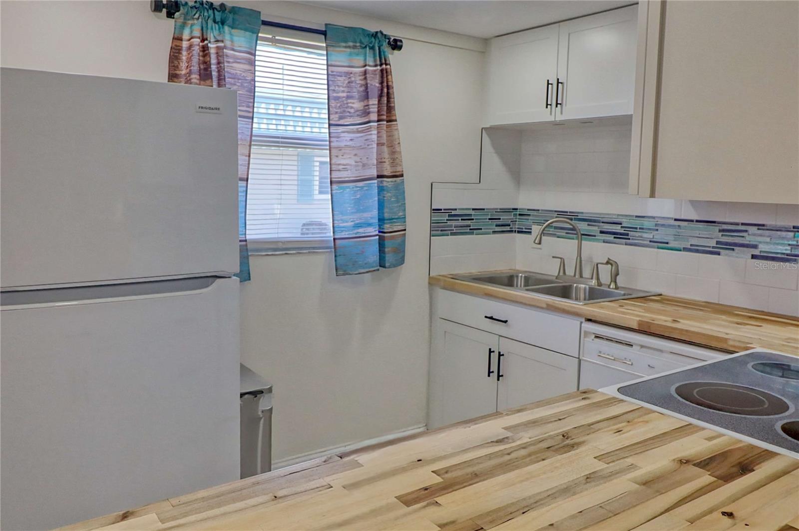 101 CAMBRIDGE TRL #196, SUN CITY CENTER, FL — photo 17