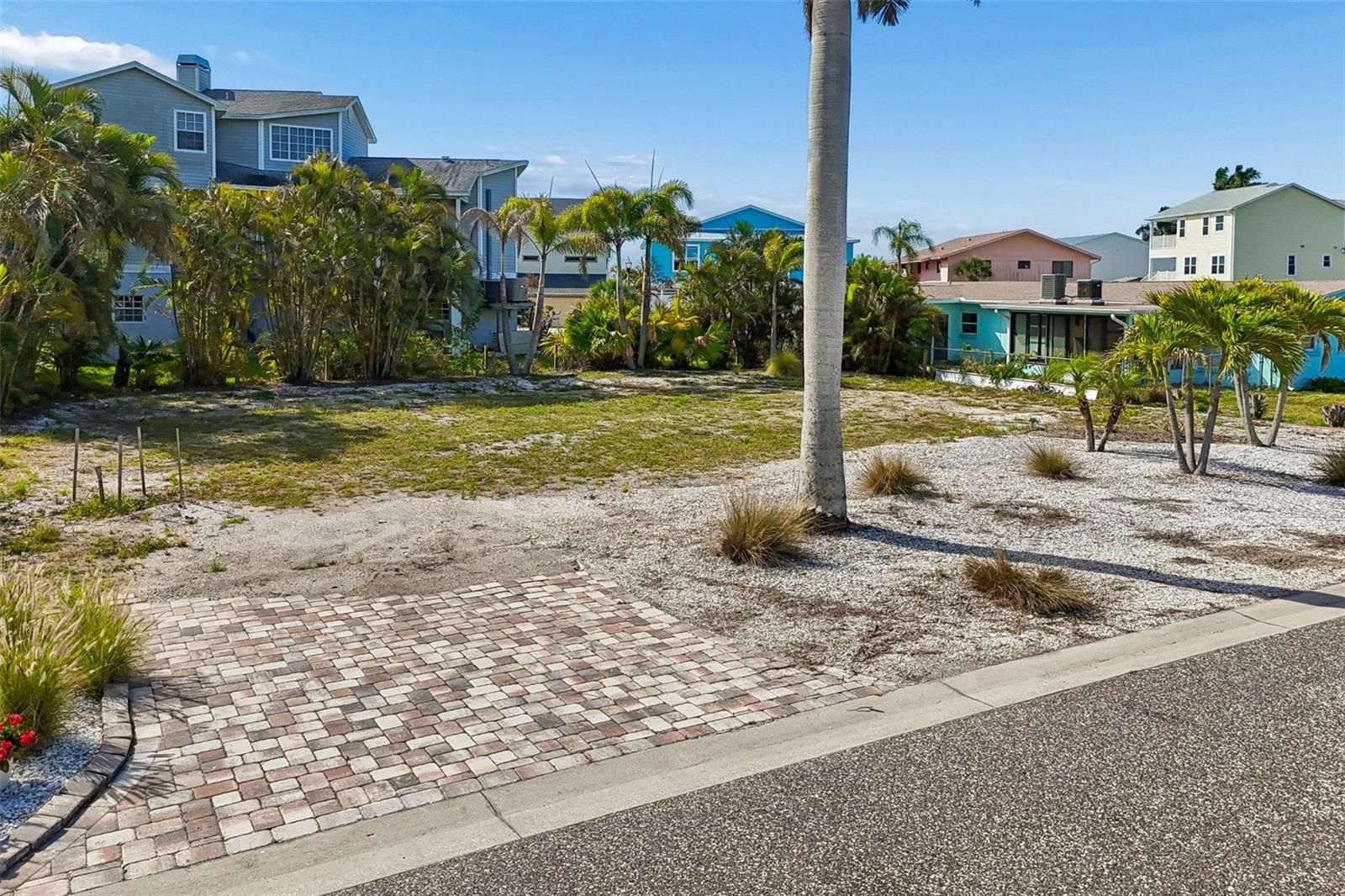 211 176TH TERRACE DR E, REDINGTON SHORES, FL — photo 3