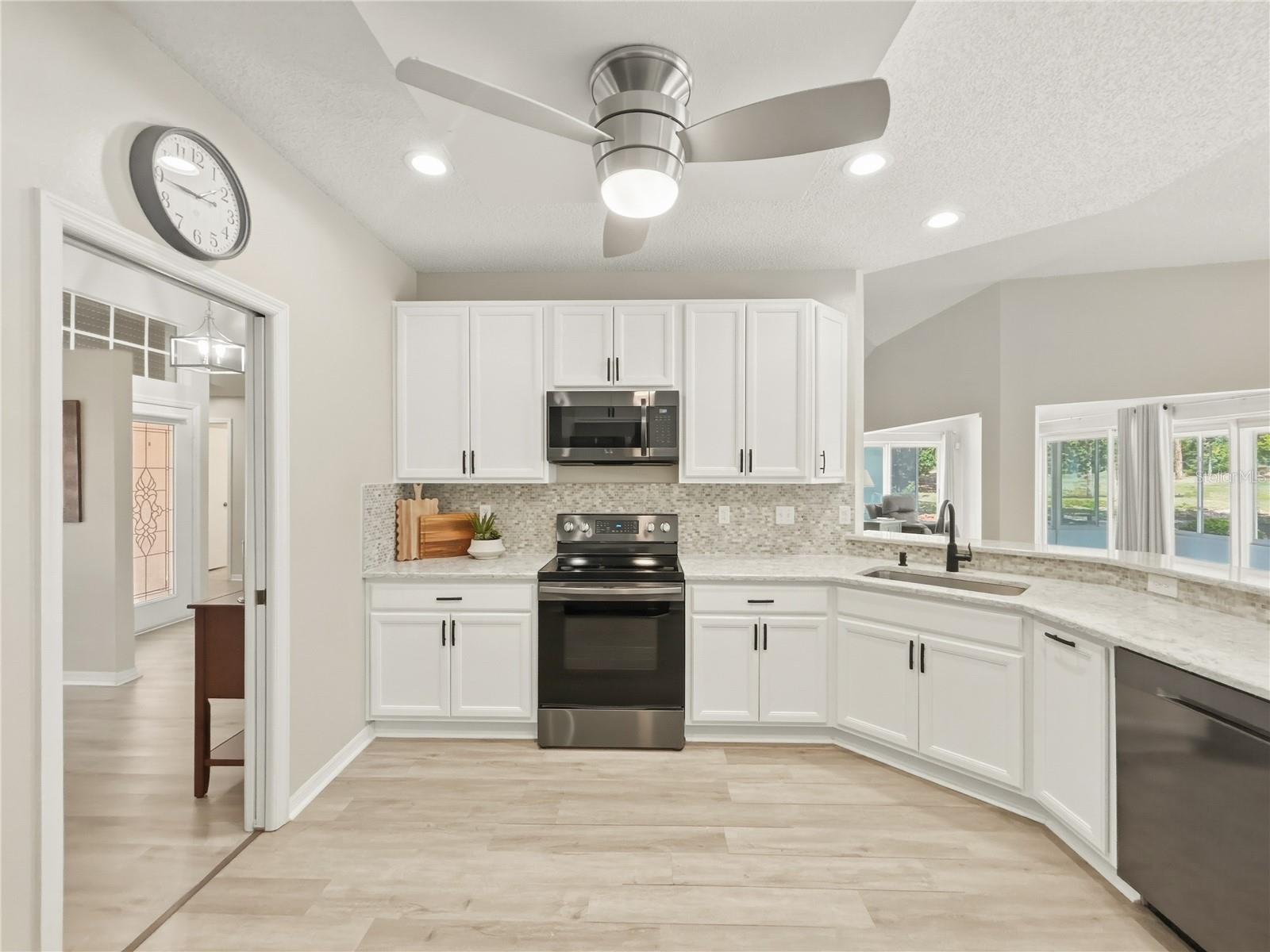 2309 E DEL WEBB BLVD, SUN CITY CENTER, FL — photo 3
