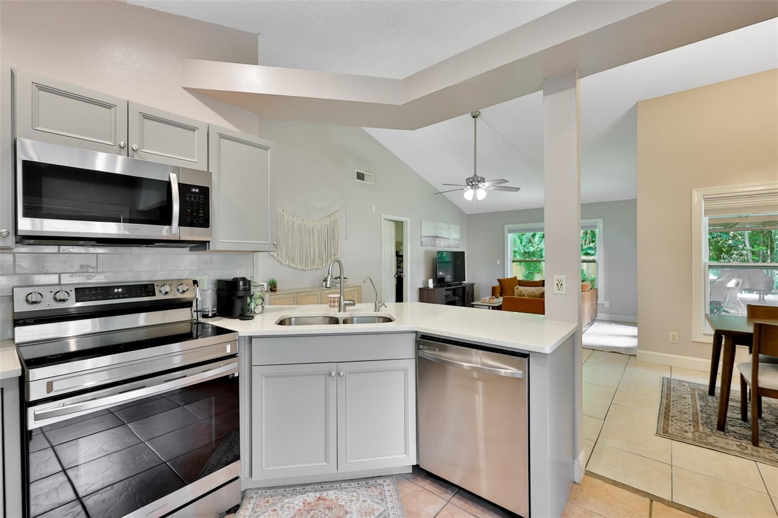 12832 COVERDALE DR, TAMPA, FL — photo 28