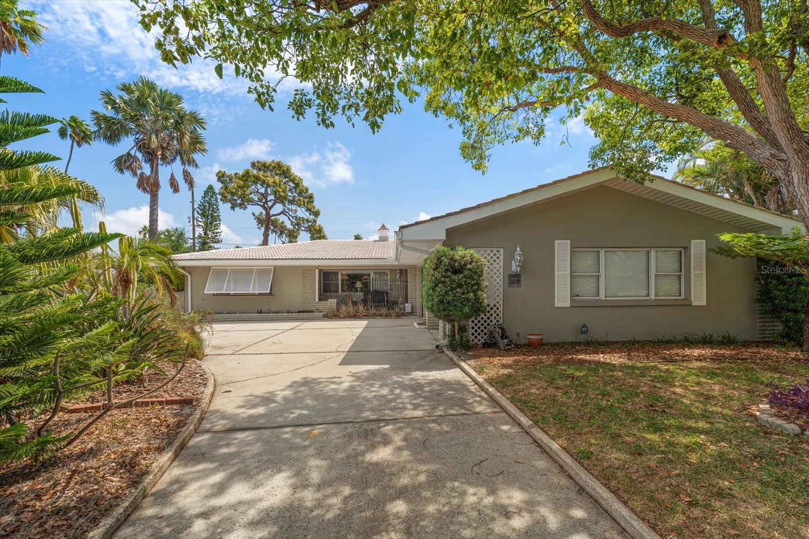 109 PONCE DE LEON BLVD, BELLEAIR, FL — photo 2