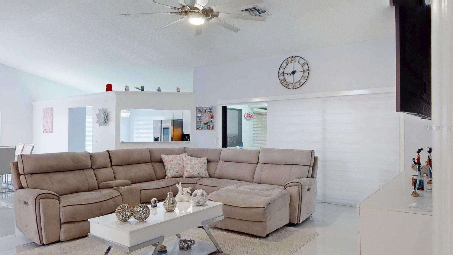 8141 GOLF CLUB CT, HUDSON, FL — photo 10