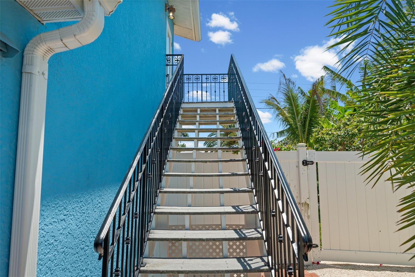 528 KEY ROYALE DR, HOLMES BEACH, FL — photo 32