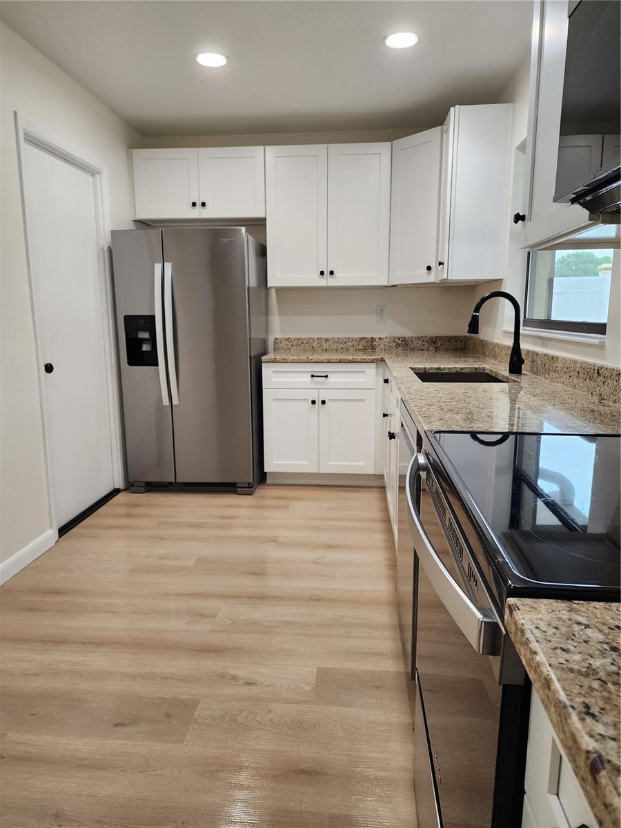 13010 CUMBERLAND DR, LARGO, FL — photo 4