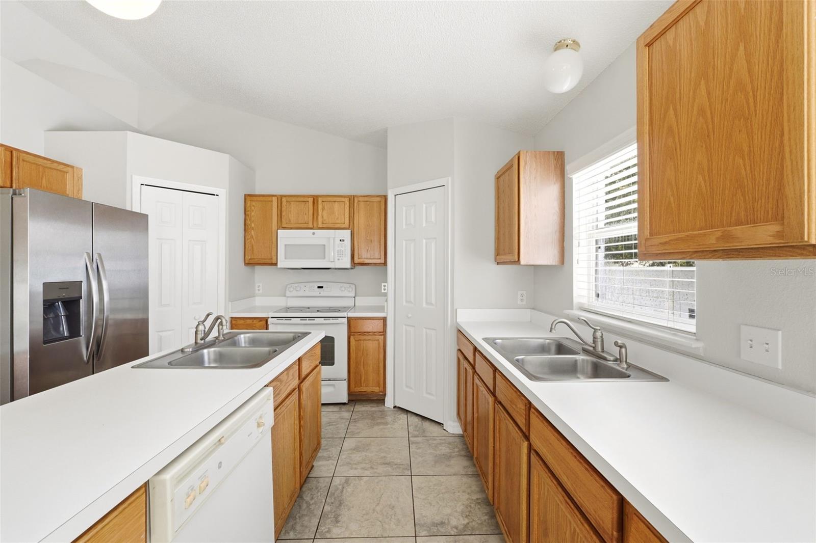 955 LOUVRE CT, KISSIMMEE, FL — photo 4