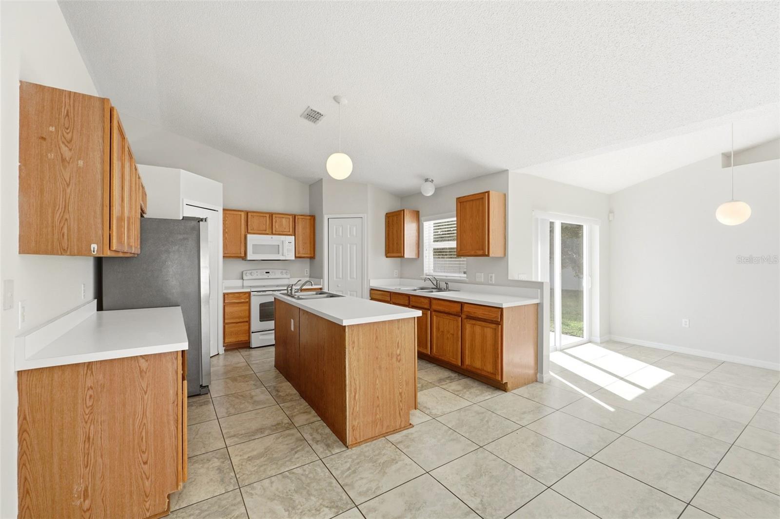 955 LOUVRE CT, KISSIMMEE, FL — photo 5
