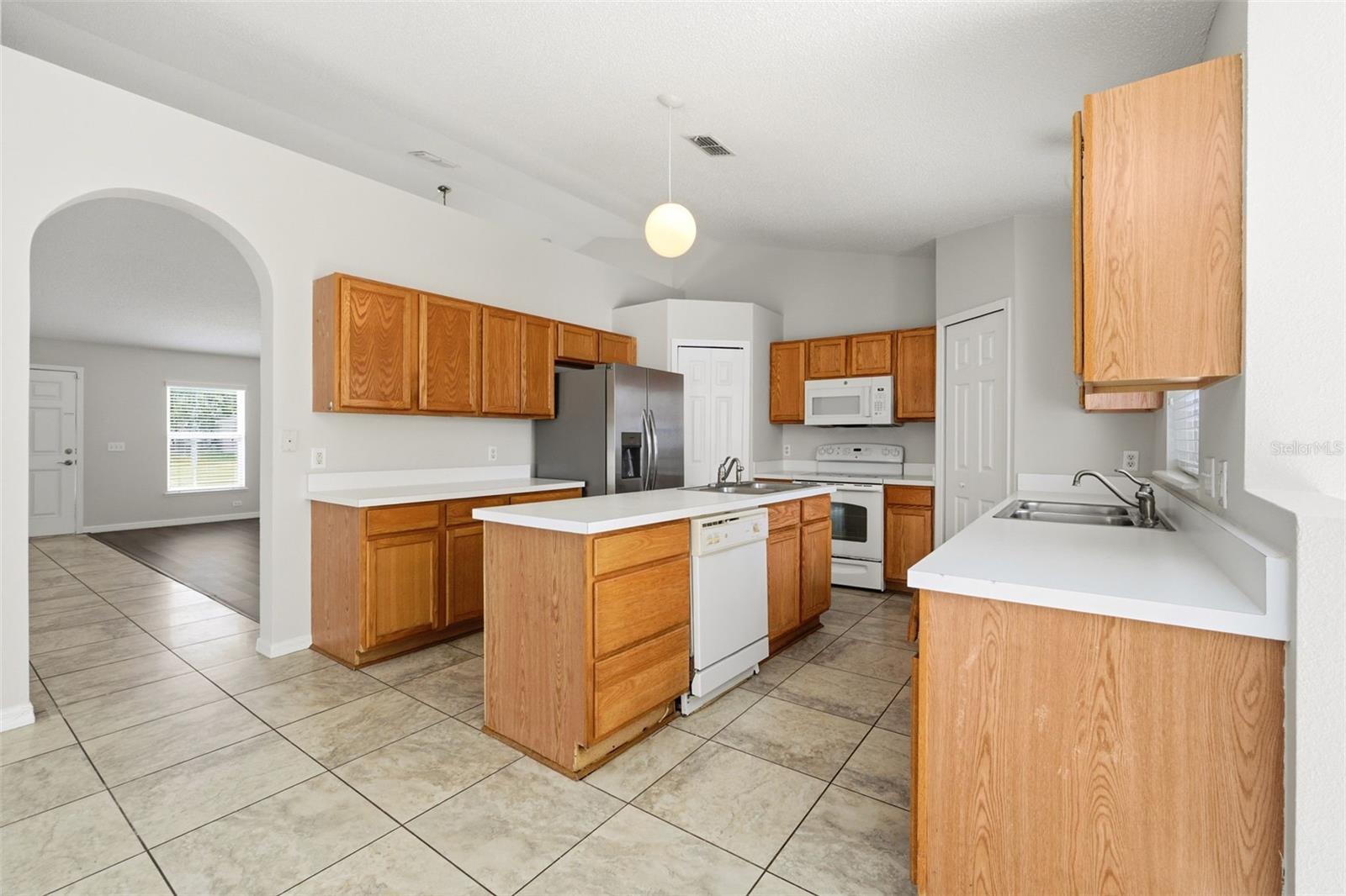 955 LOUVRE CT, KISSIMMEE, FL — photo 10