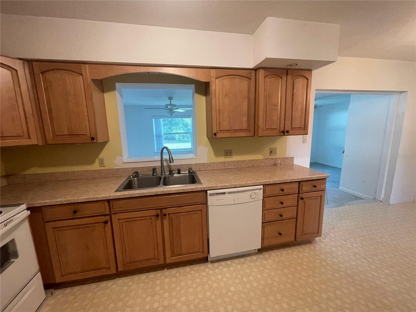 23 LONESOME PINE TRL, YALAHA, FL — photo 16