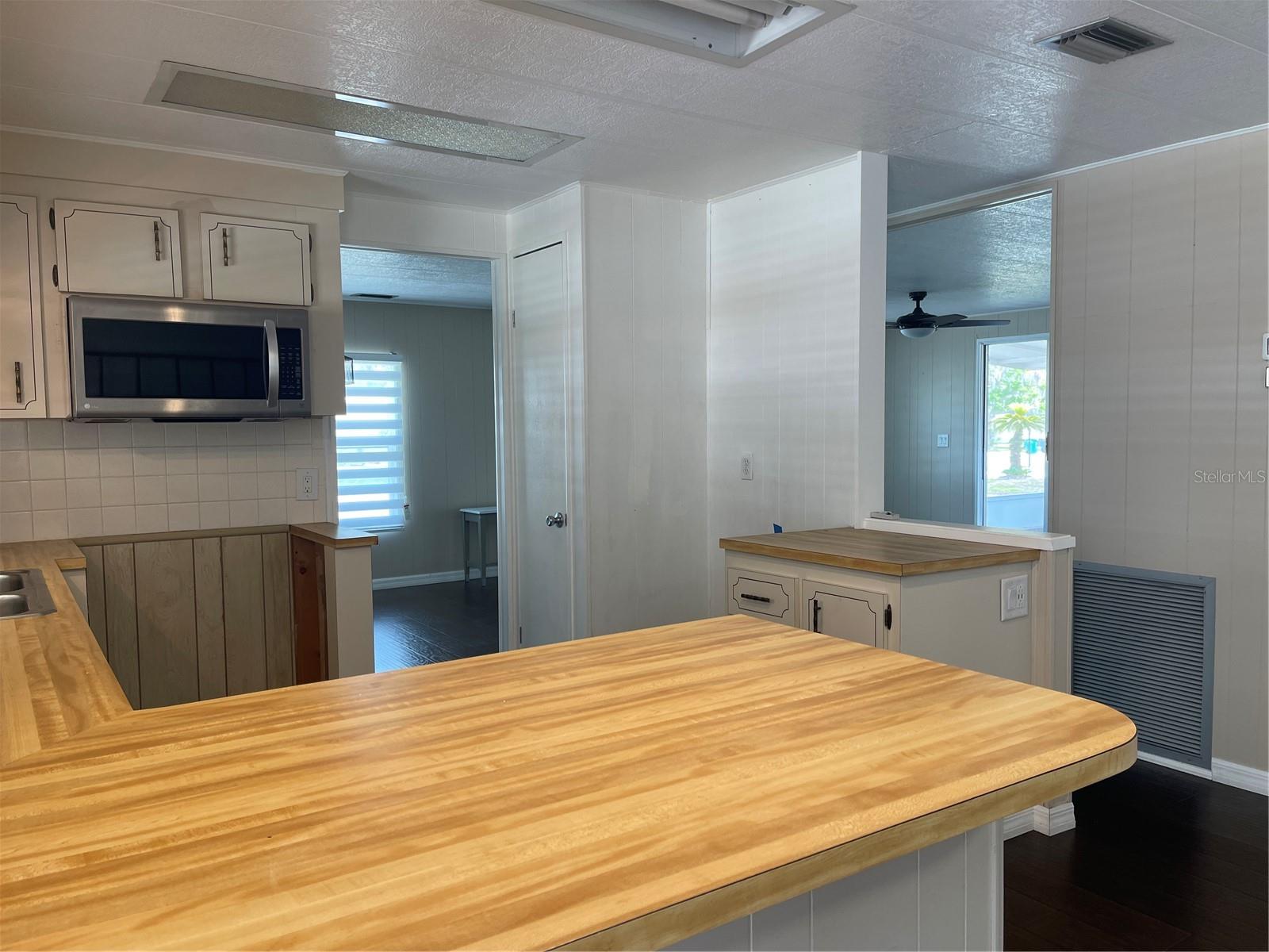 52 N BOBWHITE RD, WILDWOOD, FL — photo 2