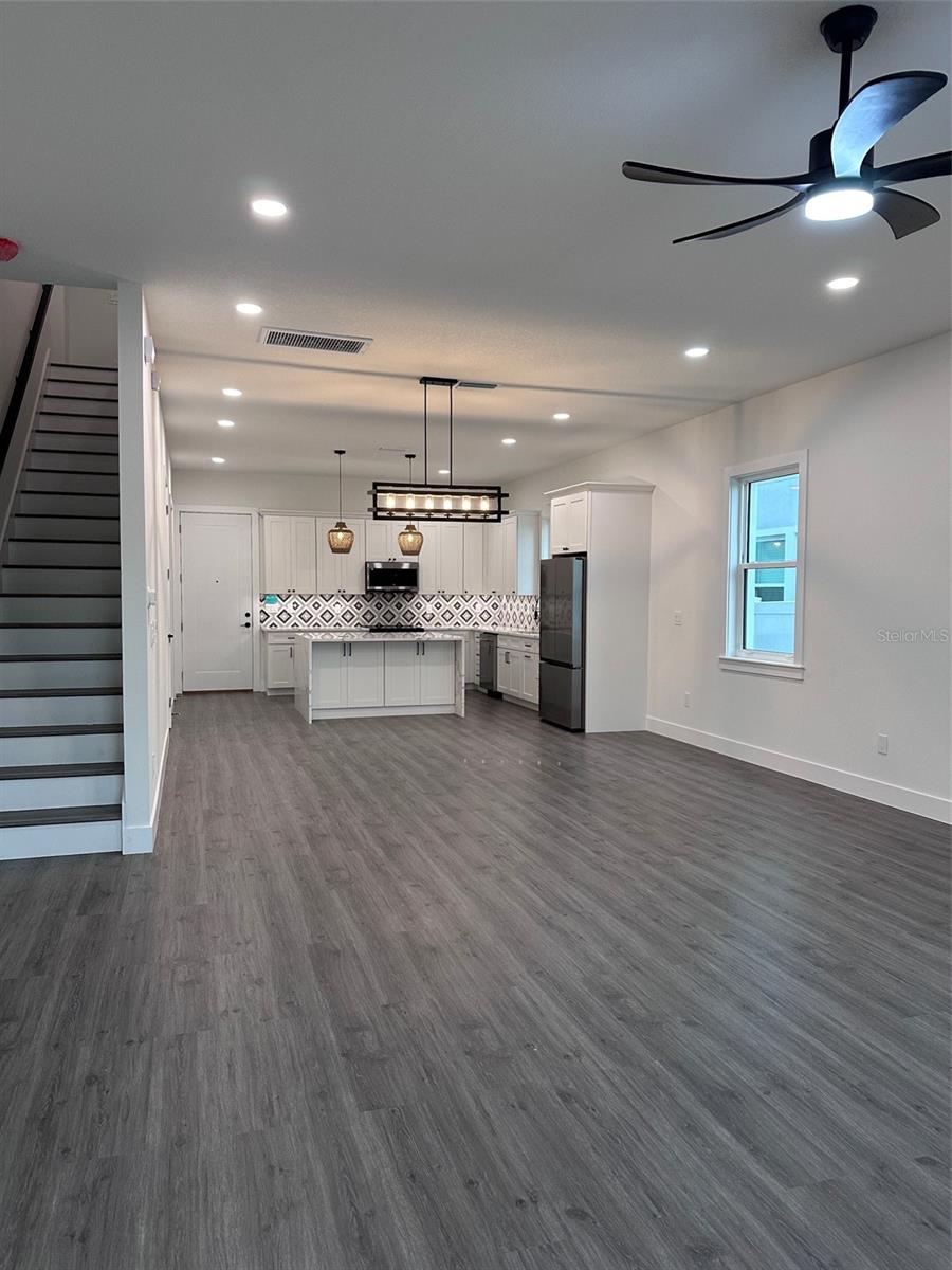 1525 29TH AVE N, ST PETERSBURG, FL — photo 2