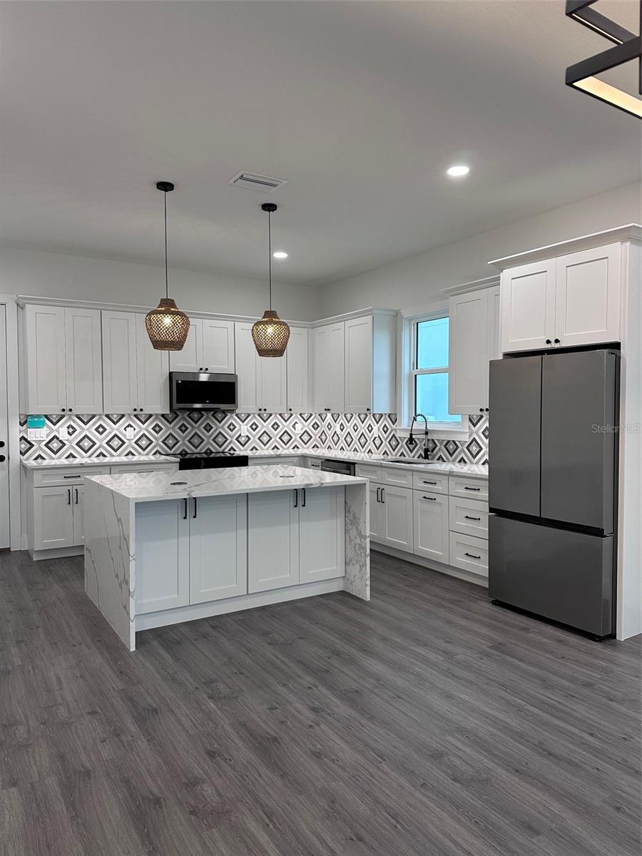 1525 29TH AVE N, ST PETERSBURG, FL — photo 3