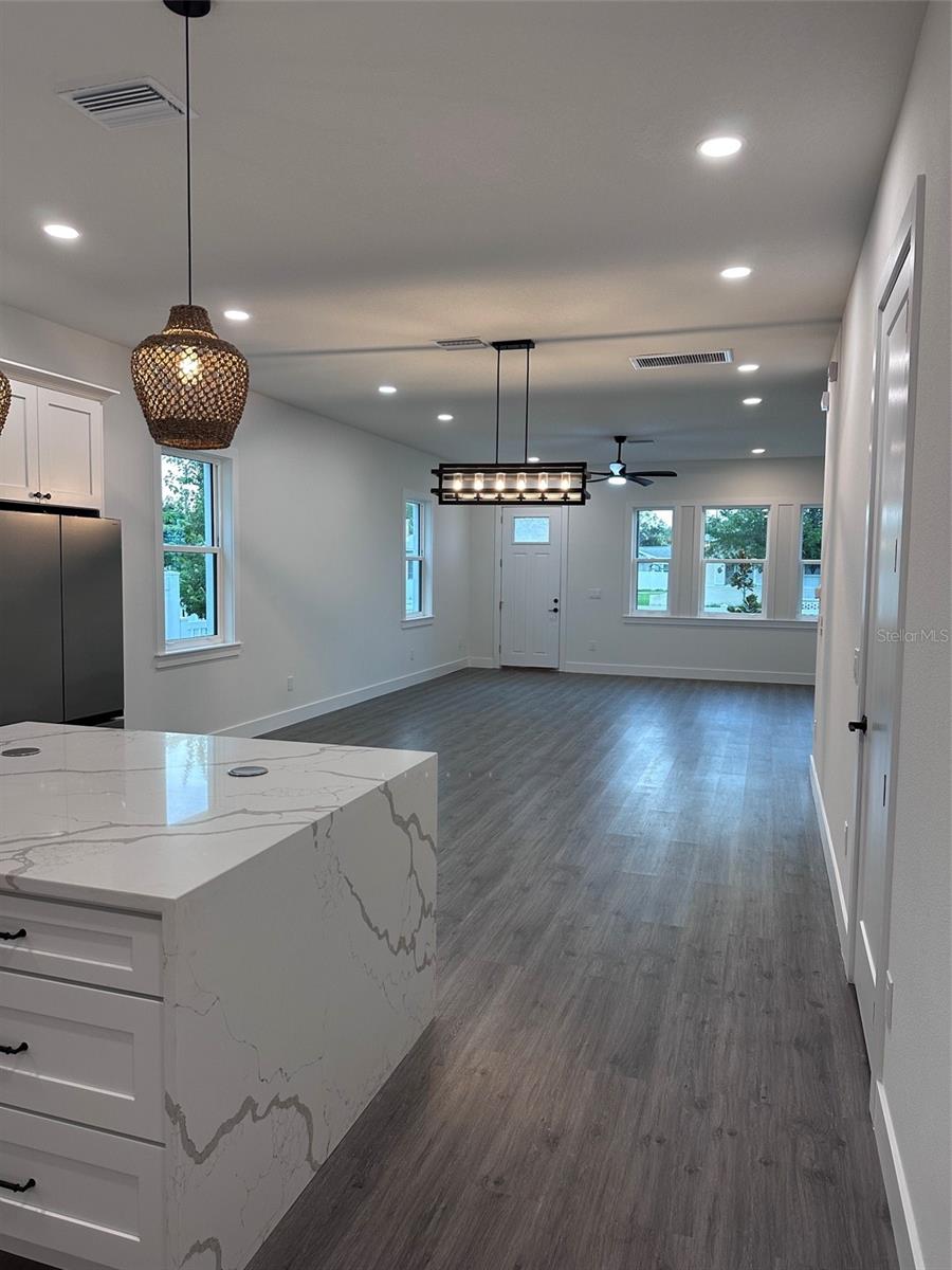 1525 29TH AVE N, ST PETERSBURG, FL — photo 4