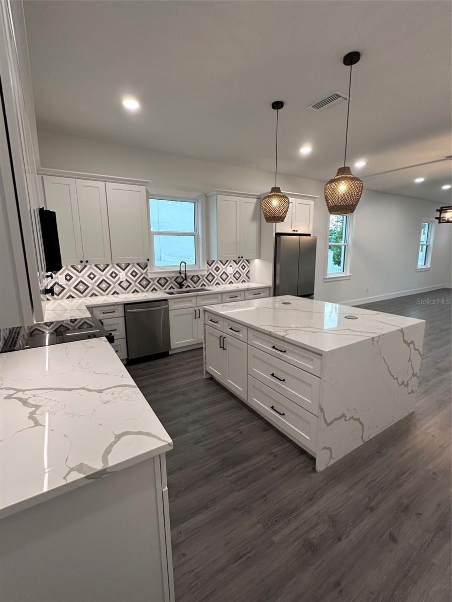 1525 29TH AVE N, ST PETERSBURG, FL — photo 7