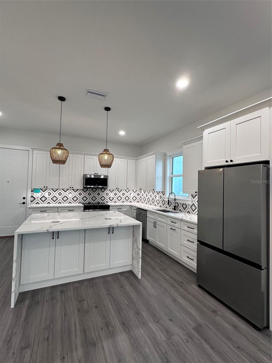 1525 29TH AVE N, ST PETERSBURG, FL — photo 8