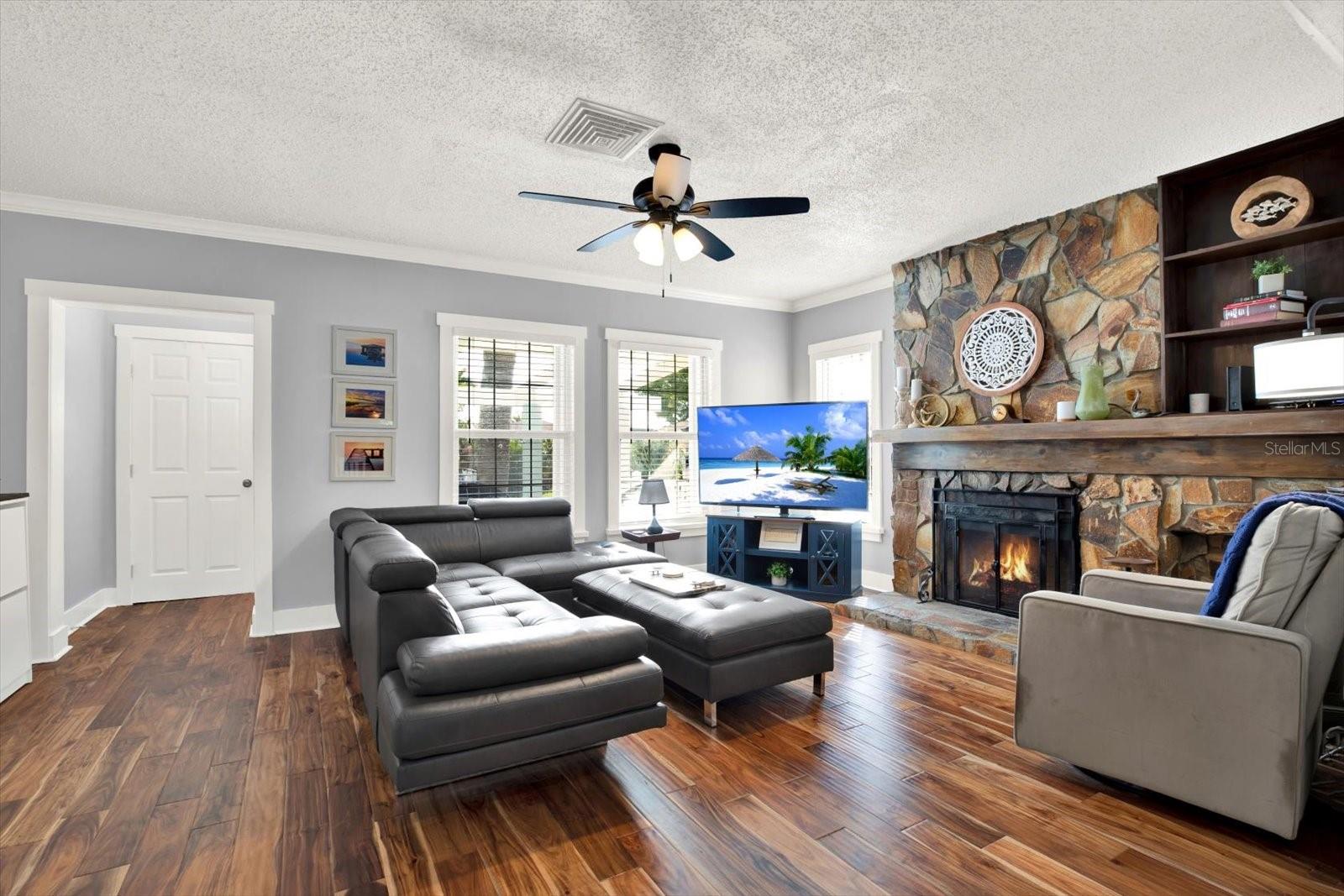 15656 1ST ST E, REDINGTON BEACH, FL — photo 3