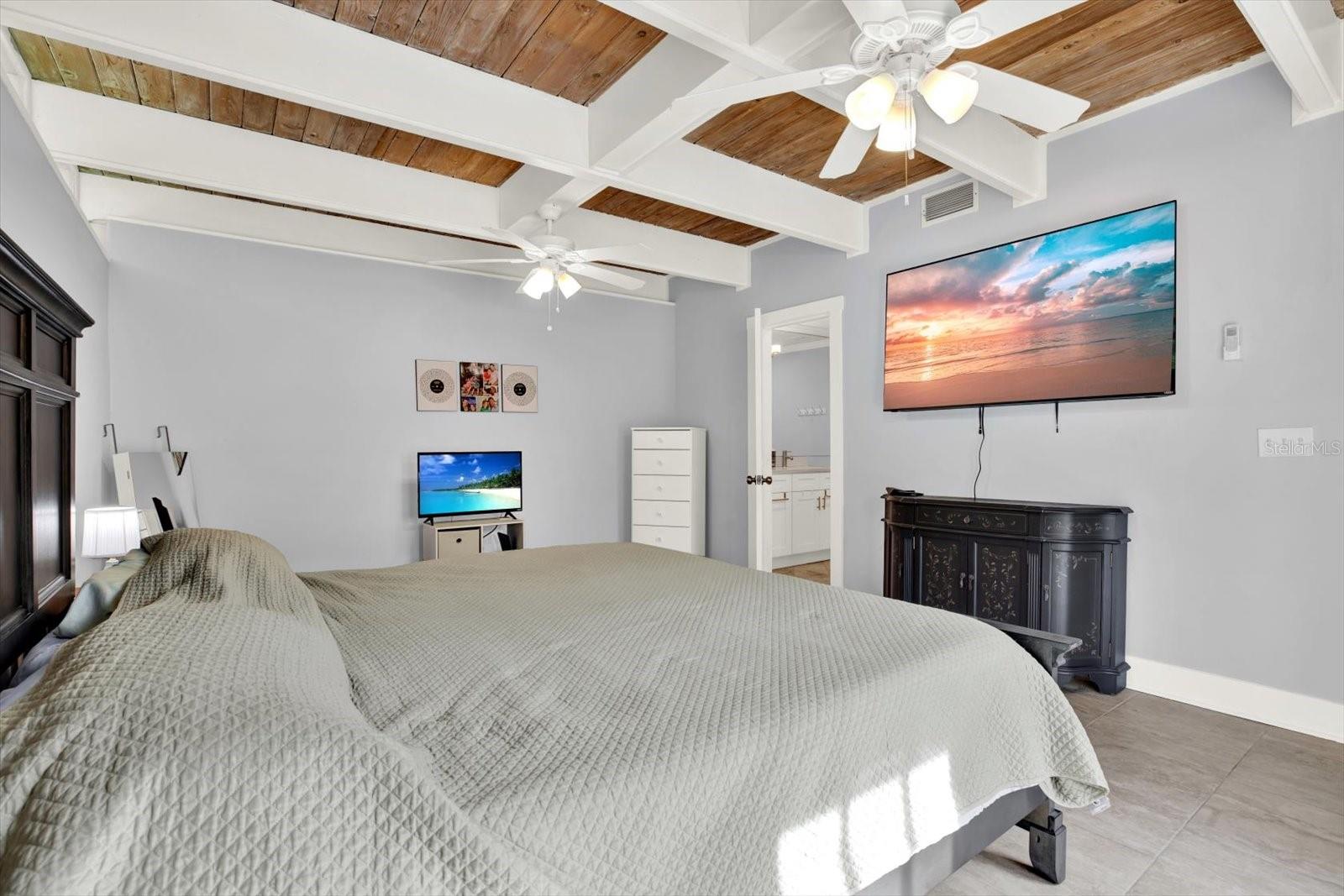 15656 1ST ST E, REDINGTON BEACH, FL — photo 13