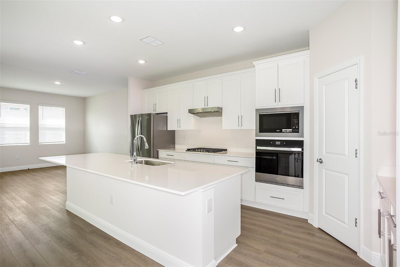 33577 TWILIGHT SEA PL, DADE CITY, FL — photo 2