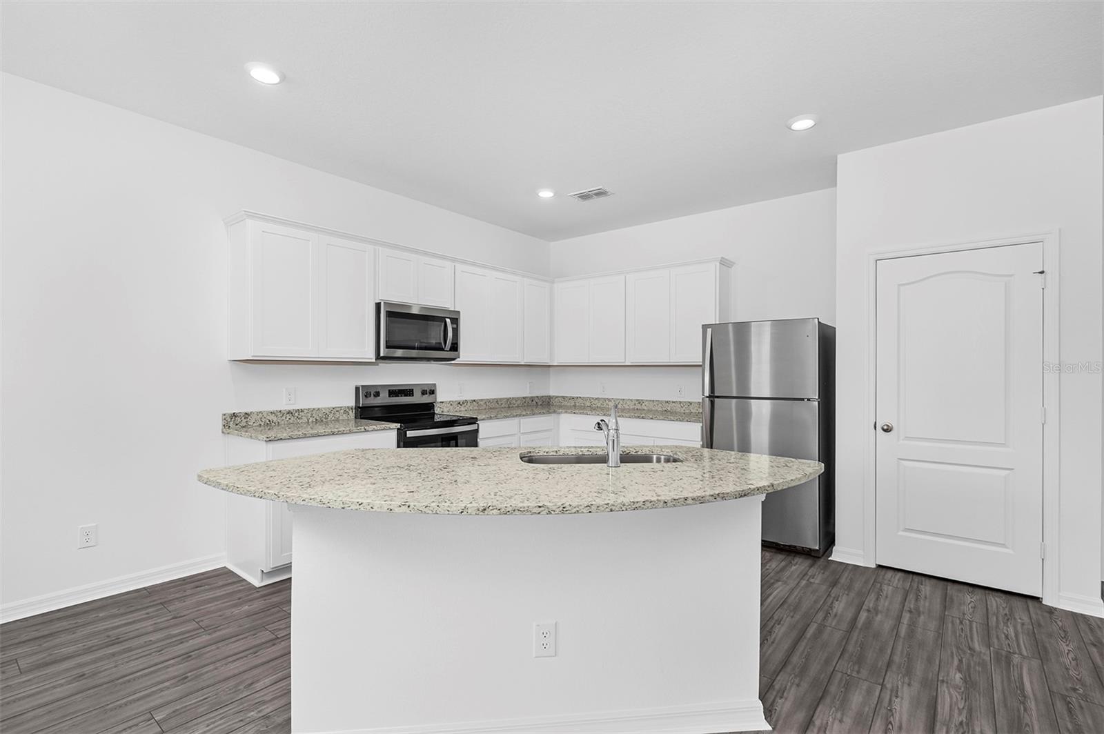 572 BAY LEAF DR, POINCIANA, FL — photo 5