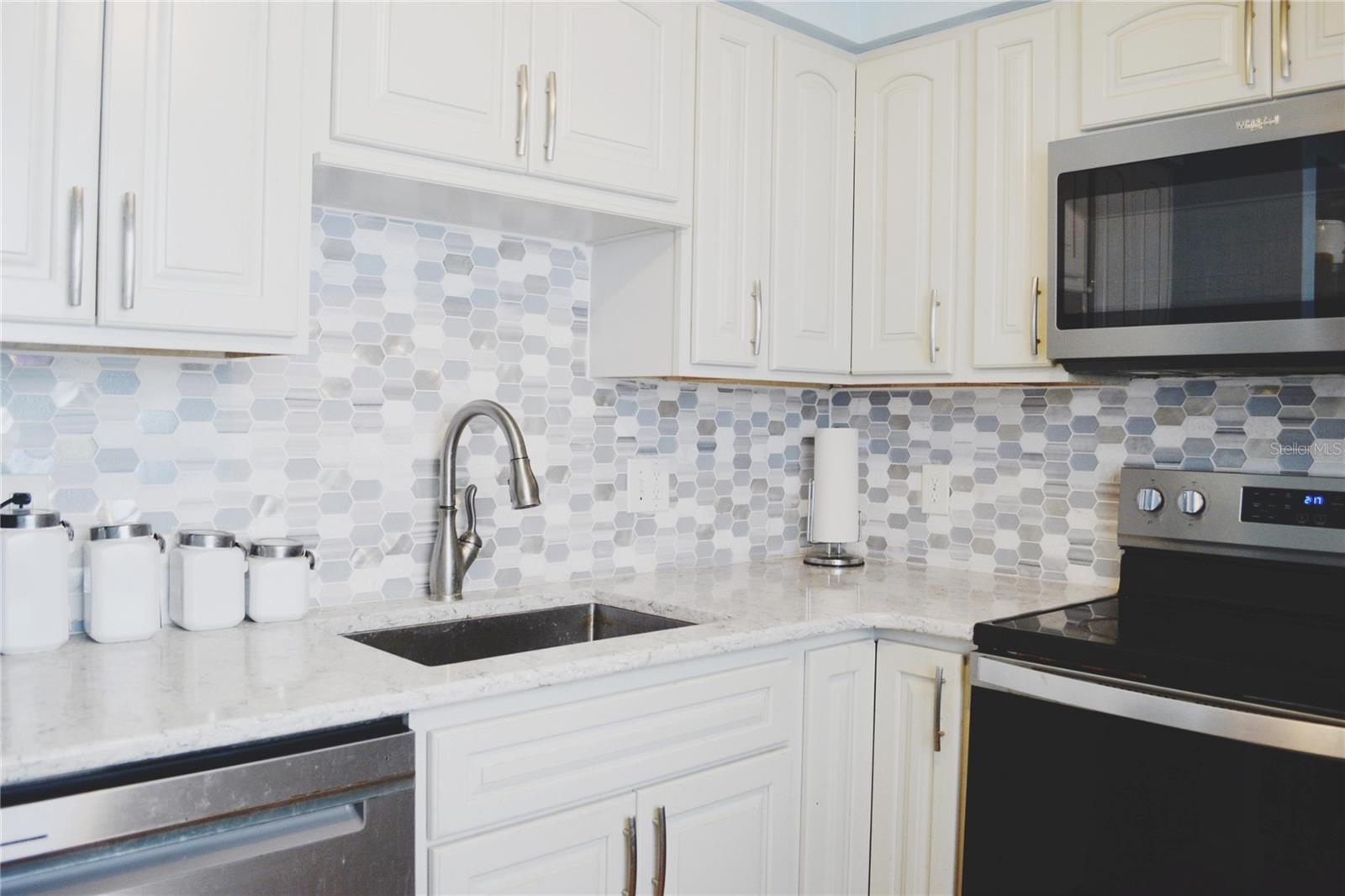 331 SKY LOCH DR W, DUNEDIN, FL — photo 7
