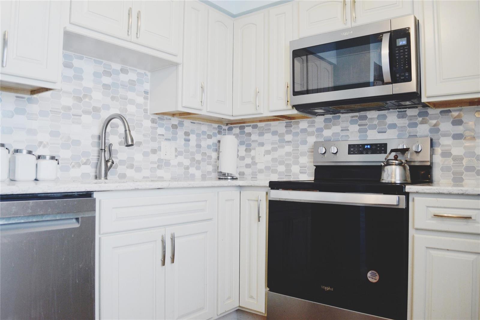 331 SKY LOCH DR W, DUNEDIN, FL — photo 8