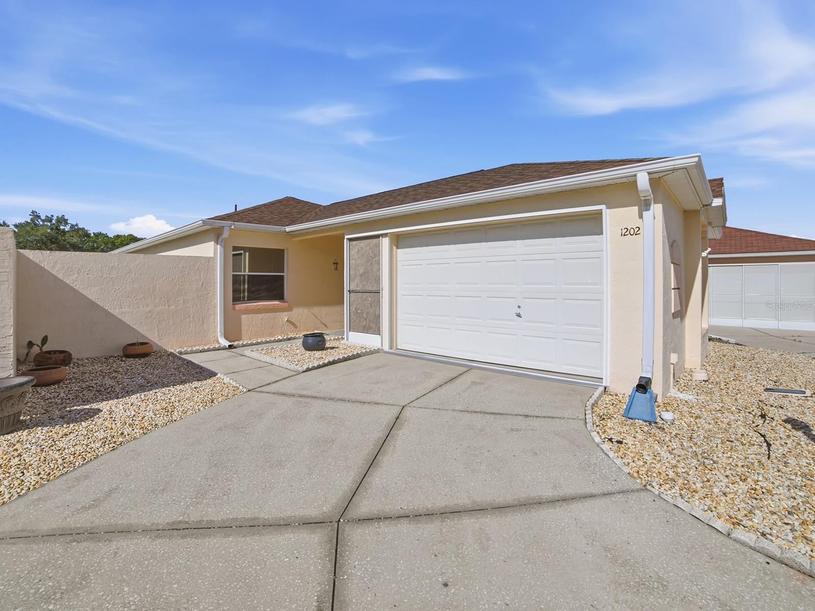 1202 FERNANDO LN, LADY LAKE, FL