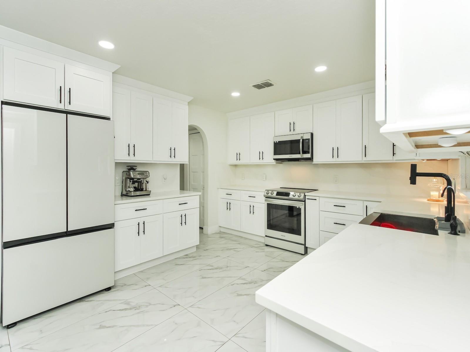 7561 LAKE ANDREA CIR, MOUNT DORA, FL — photo 18