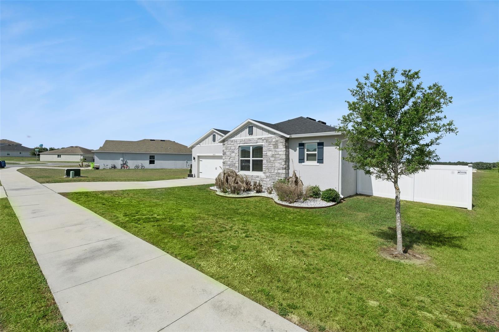 2429 BEGONIA ST, MASCOTTE, FL — photo 4
