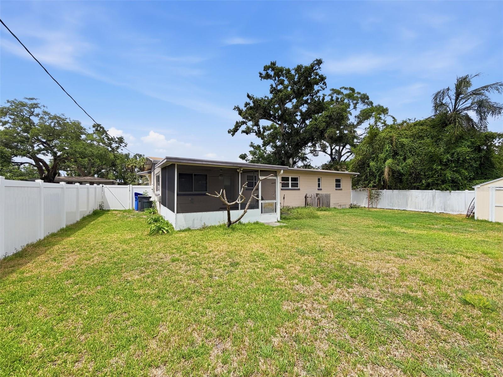 2518 W NORTH ST, TAMPA, FL — photo 36