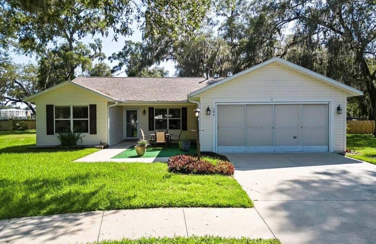 104 CHERRY BLOSSOM LN, LADY LAKE, FL