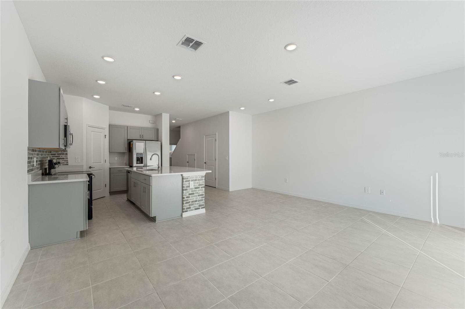 1281 AXEL GRAESON AVE, KISSIMMEE, FL — photo 3