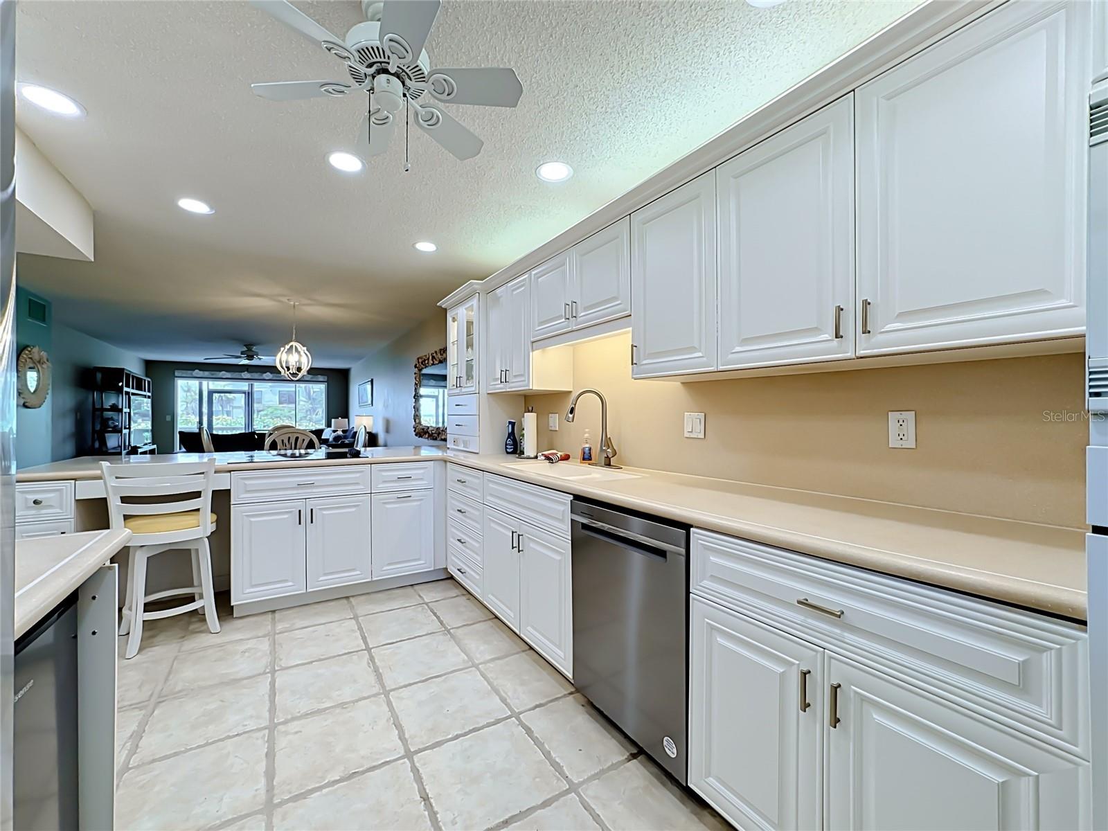 1515 PELICAN POINT DR #BA185, SARASOTA, FL — photo 17