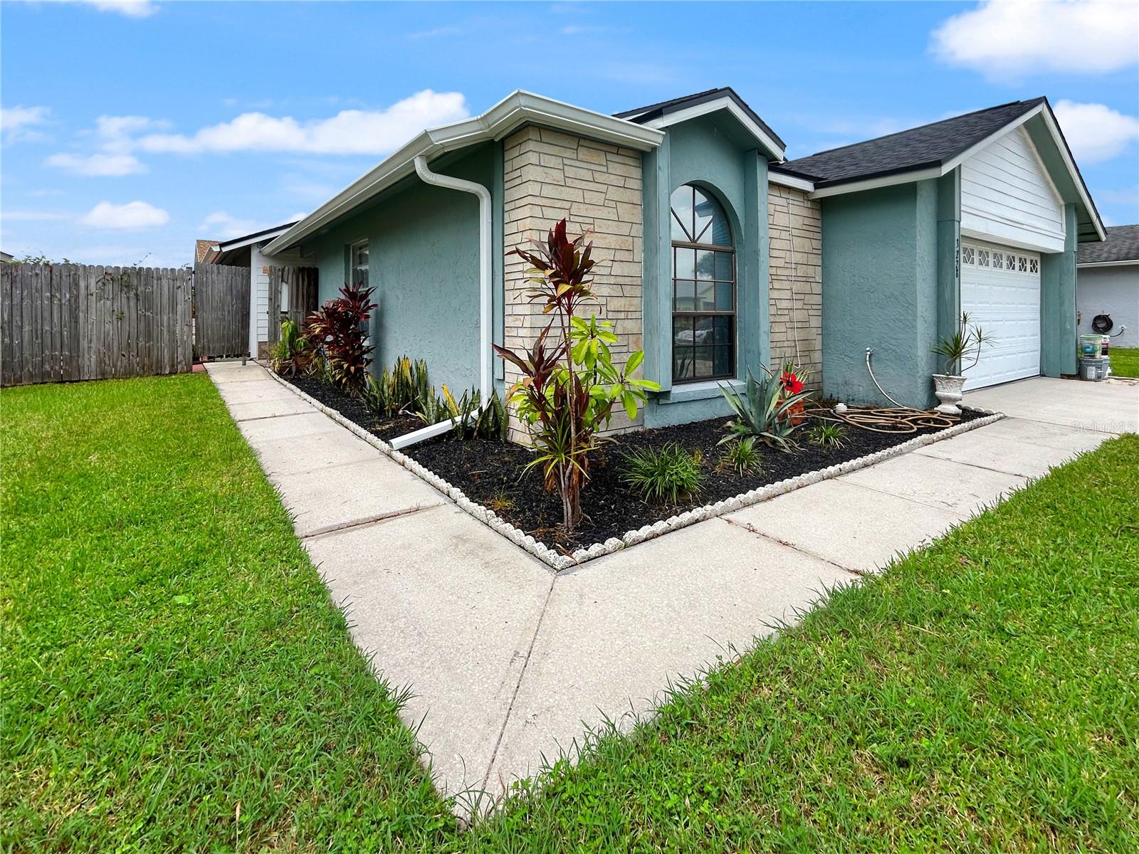 3228 RUNNING BEAR WAY, KISSIMMEE, FL — photo 2